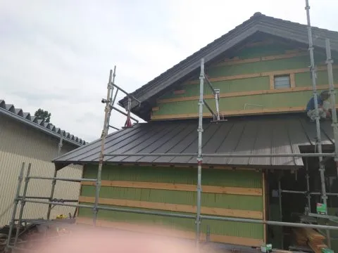 瓦屋根から金属屋根へ